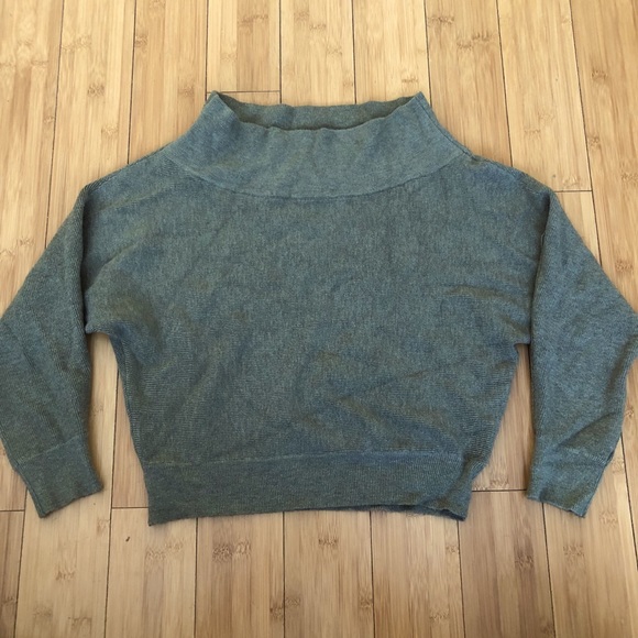 Hunter Green off the shoulder crop sweater - Picture 1 of 2